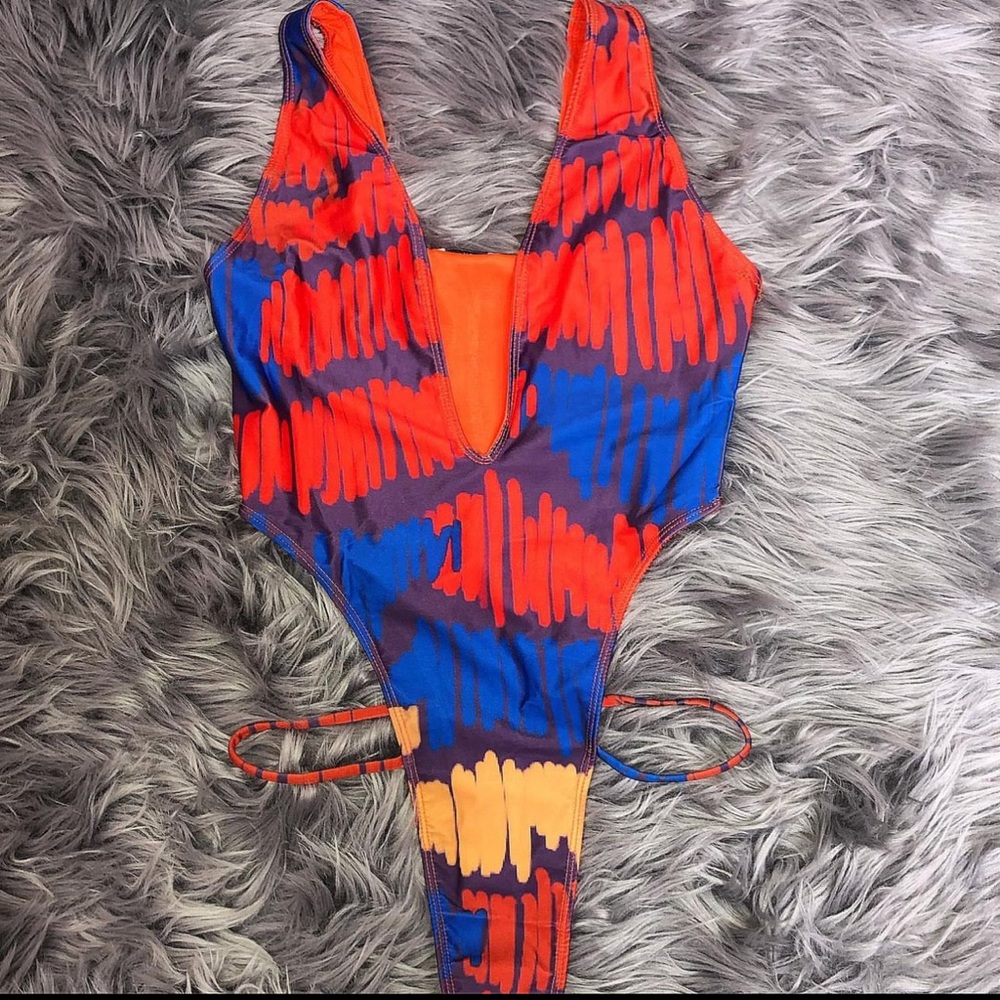 Deep V Cut Sexy Monokini One Piece Swimsuit (Size S)